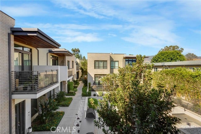 125 Hurlbut ST, #202, Pasadena, CA 91105