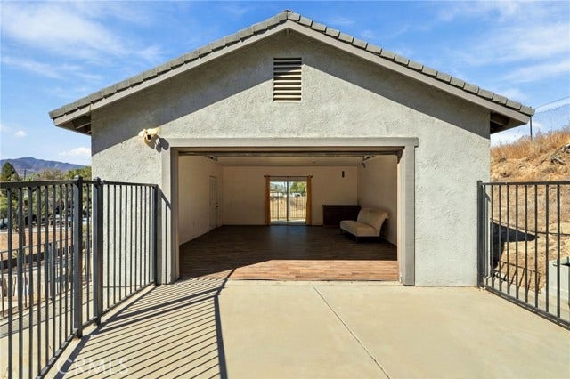 19015 Envoy, Corona, CA 92881