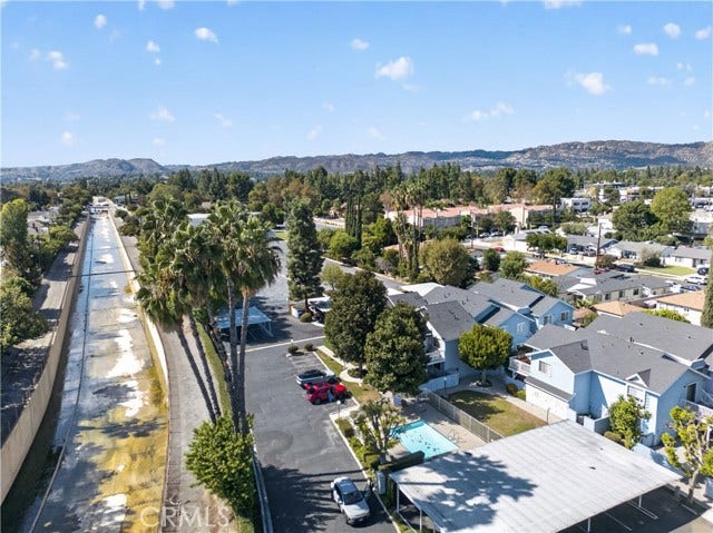 7025 Glade Ave, #2, Canoga Park, CA 91303 7025 Glade Ave, #2, Canoga Park, CA 91303