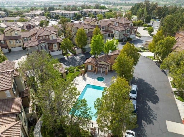 28157 Ashbrook, Valencia, CA 91354