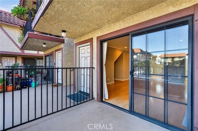 11127 La Maida, #17, North Hollywood, CA 91601