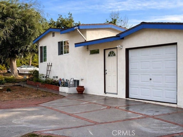 555 Hickory LN, Pasadena, CA 91103