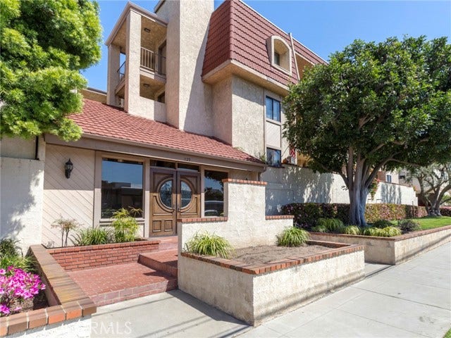 Property photo for 123 E Oak AVE, #202, El Segundo, CA