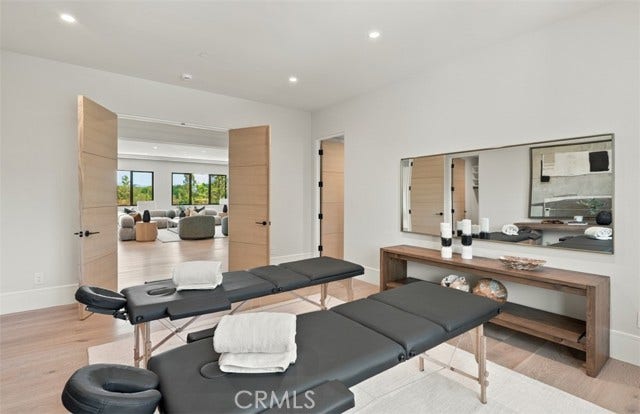 76 Hillcrest LN, Newport Beach, CA 92660
