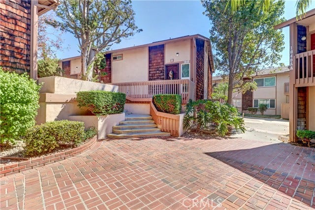 1048 Cabrillo Park DR, #A, Santa Ana, CA 92701