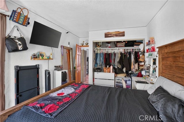 6856 Laurel Canyon BLVD, North Hollywood, CA 91605