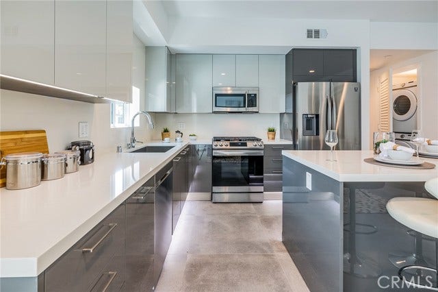 214 S Westmoreland, #3, Los Angeles, CA 90004 214 S Westmoreland, #3, Los Angeles, CA 90004