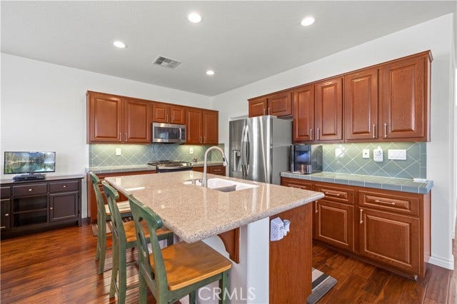 28473 Connick PL, Saugus, CA 91350