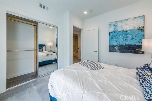 214 S Westmoreland, #3, Los Angeles, CA 90004 214 S Westmoreland, #3, Los Angeles, CA 90004