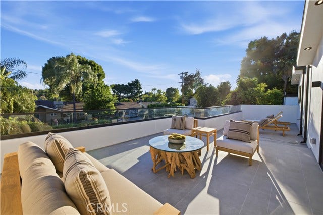 22518 Burbank, Woodland Hills, CA 91367 22518 Burbank, Woodland Hills, CA 91367