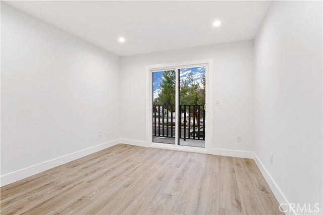 18060 Oxnard ST, Encino, CA 91316