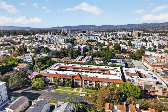 11127 La Maida, #17, North Hollywood, CA 91601