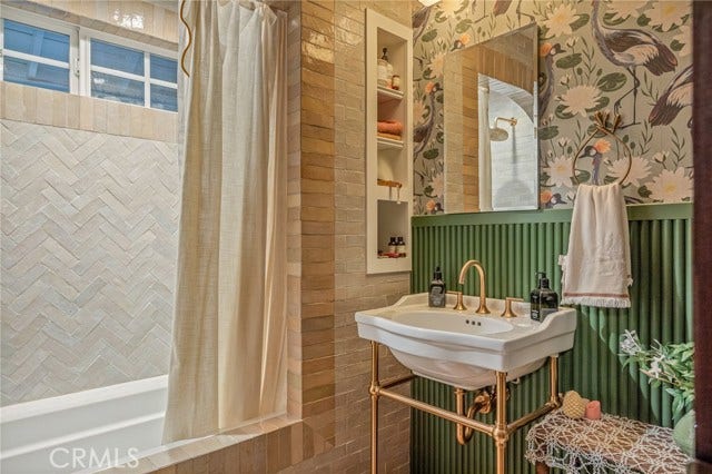 28782 Cedar DR, Lake Arrowhead, CA 92352