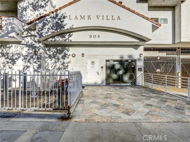 Property photo for 908 S Ardmore AVE, #201, Los Angeles, CA
