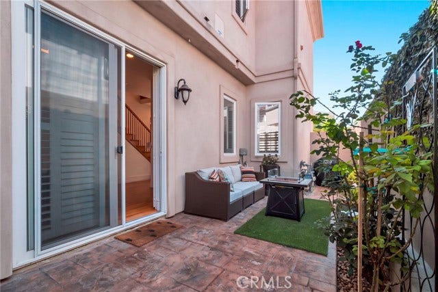 Entertaining side yard is perfect for BBQing and entertaining.