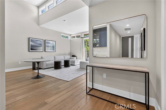 125 Hurlbut ST, #202, Pasadena, CA 91105