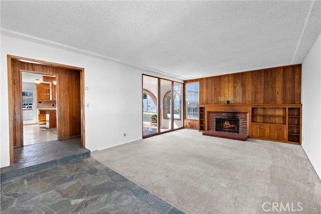 Spacious, bright living room