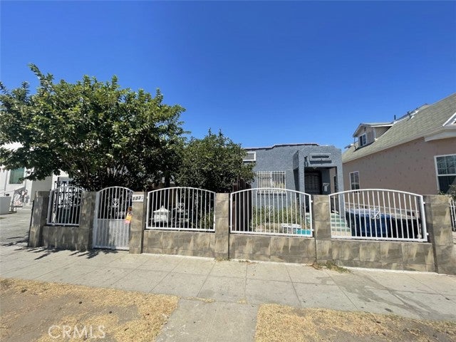 Property photo for 131 W 70th Street, Los Angeles, CA