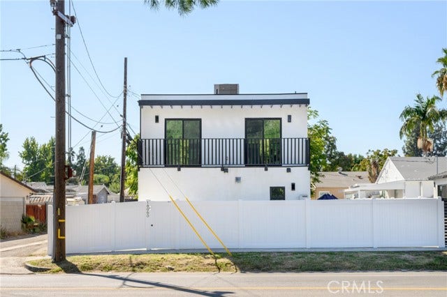 18060 Oxnard ST, Encino, CA 91316
