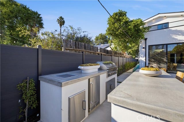 22518 Burbank, Woodland Hills, CA 91367 22518 Burbank, Woodland Hills, CA 91367