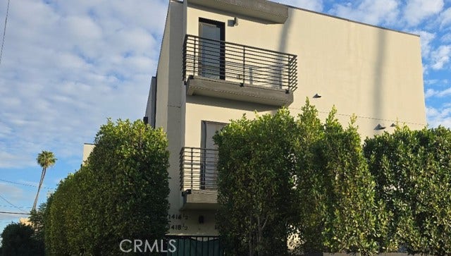 Property photo for 1416 1/2 S Cloverdale, Los Angeles, CA