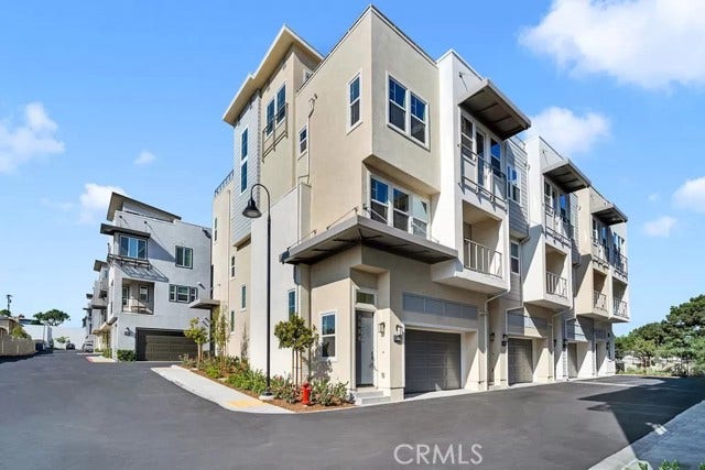 Property photo for 582 E Imperial, El Segundo, CA