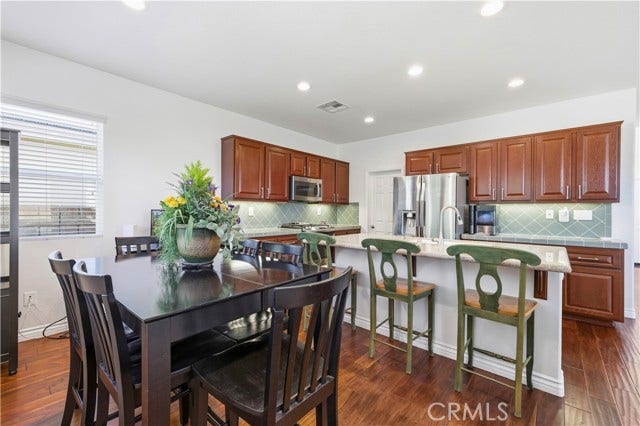 28473 Connick PL, Saugus, CA 91350