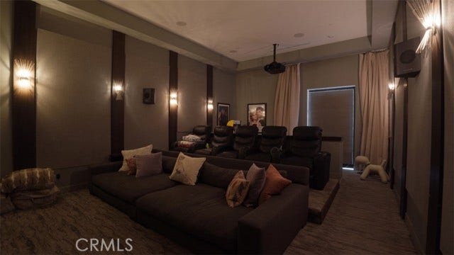 22935 Oxnard, Woodland Hills, CA 91367