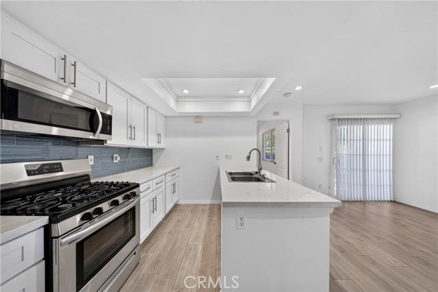 7025 Glade Ave, #2, Canoga Park, CA 91303 7025 Glade Ave, #2, Canoga Park, CA 91303