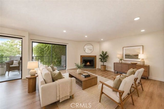 Property photo for 605 Redondo AVE, #203, Long Beach, CA