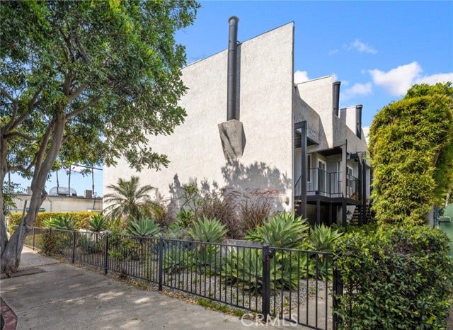 Property photo for 4018 Redwood AVE, #A, Los Angeles, CA