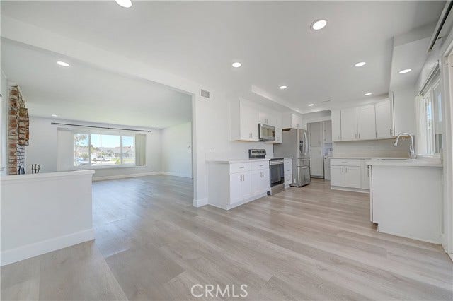 11883 Mayflower CT, Fountain Valley, CA 92708 11883 Mayflower CT, Fountain Valley, CA 92708