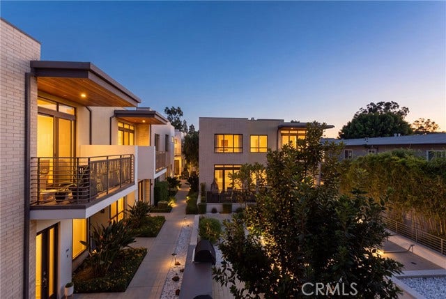 125 Hurlbut ST, #202, Pasadena, CA 91105
