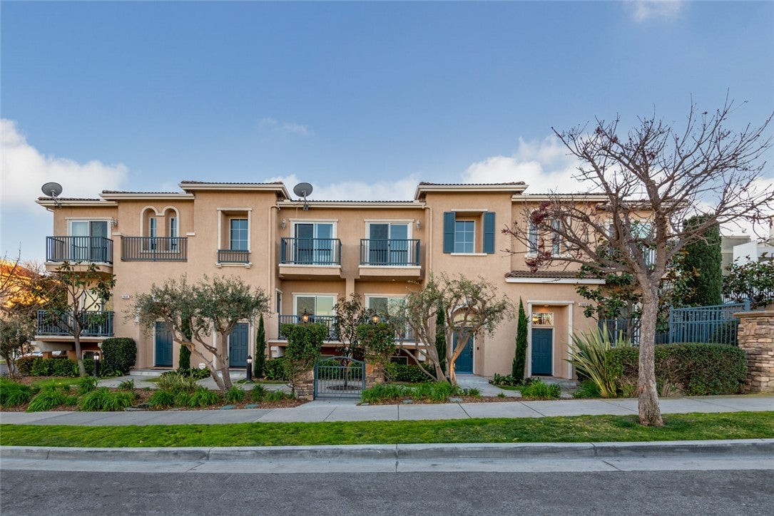 Property photo for 2650 E Panorama Drive, Signal Hill, CA