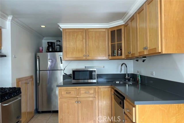 940 Hilldale Ave, West Hollywood, CA 90069