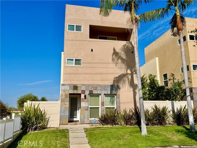 Property photo for 13707 S Budlong AVE, #115, Gardena, CA