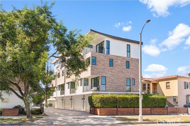 Property photo for 5151 W Redondo CT, Los Angeles, CA