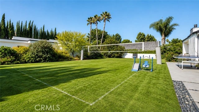 22935 Oxnard, Woodland Hills, CA 91367