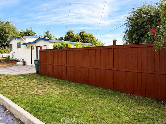 555 Hickory LN, Pasadena, CA 91103