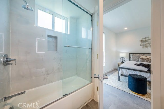 214 S Westmoreland, #3, Los Angeles, CA 90004 214 S Westmoreland, #3, Los Angeles, CA 90004