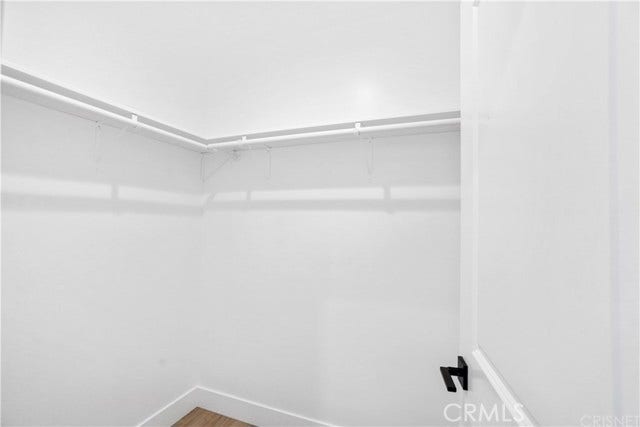 18060 Oxnard ST, Encino, CA 91316