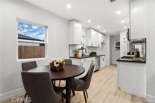 18060 Oxnard ST, Encino, CA 91316