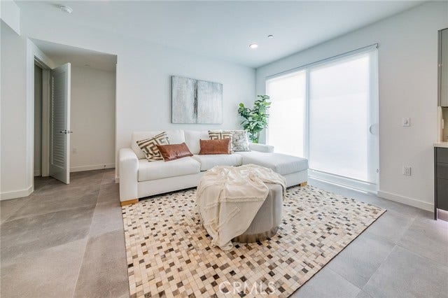 214 S Westmoreland, #3, Los Angeles, CA 90004 214 S Westmoreland, #3, Los Angeles, CA 90004
