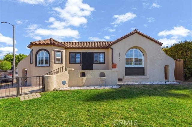 Property photo for 1600 W 80th ST, Los Angeles, CA