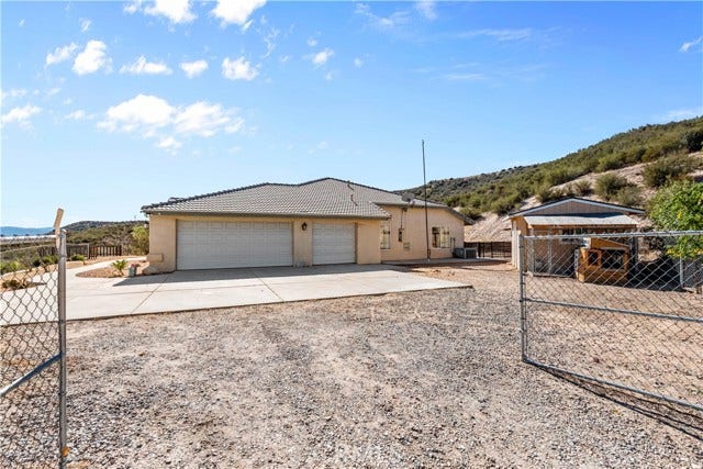 3950 Coriander Drive, Hesperia, CA 92345