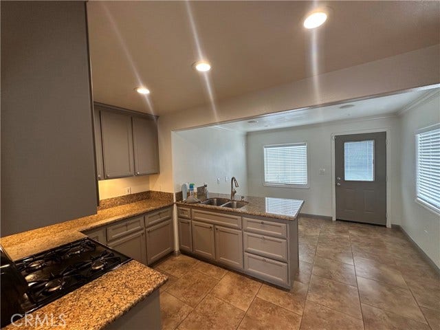2119 W Coloumbia ST, Long Beach, CA 90810