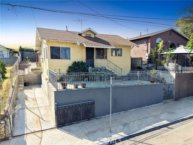 Property photo for 712 Cornwell, Los Angeles, CA