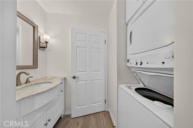 7025 Glade Ave, #2, Canoga Park, CA 91303 7025 Glade Ave, #2, Canoga Park, CA 91303