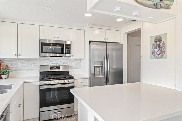 Updated kitchen, quartz countertops. Stainless steel appliances