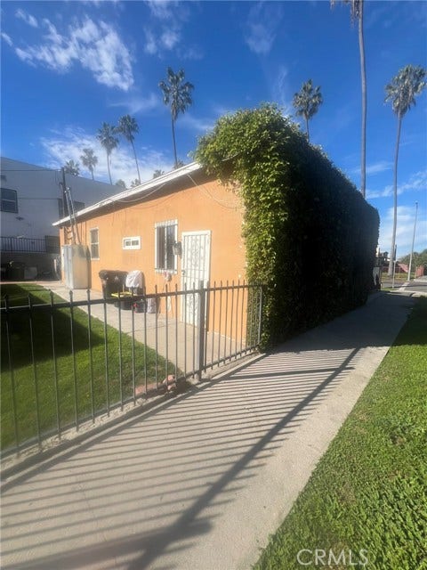 Property photo for 2000 W 54th, Los Angeles, CA